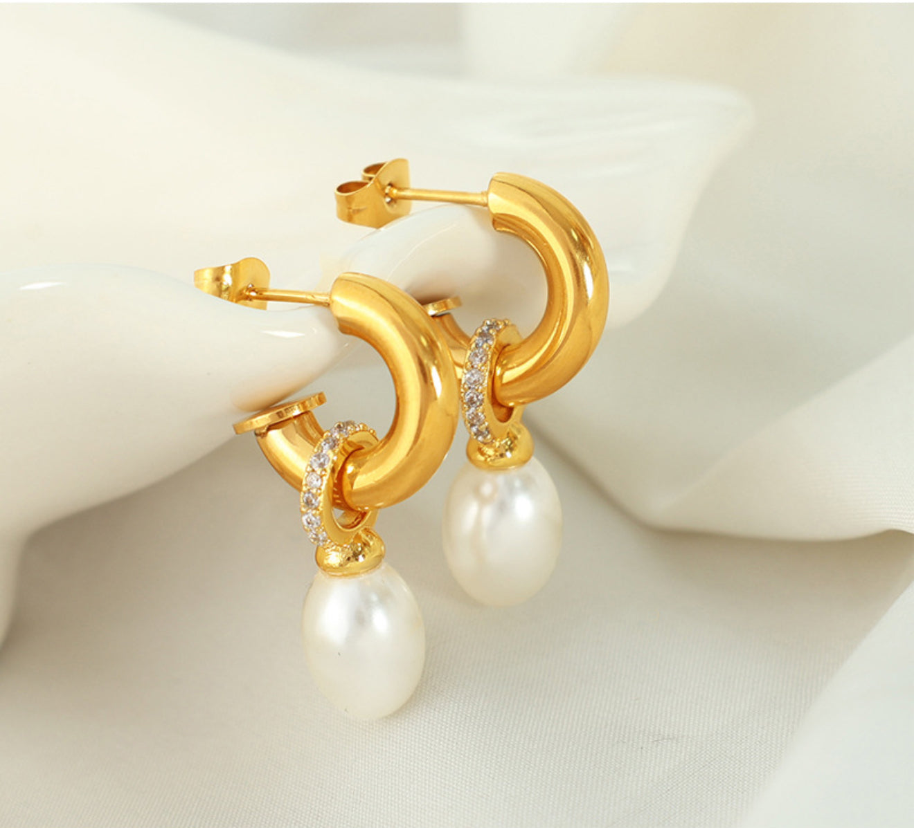 Dangling Pearl Earrings