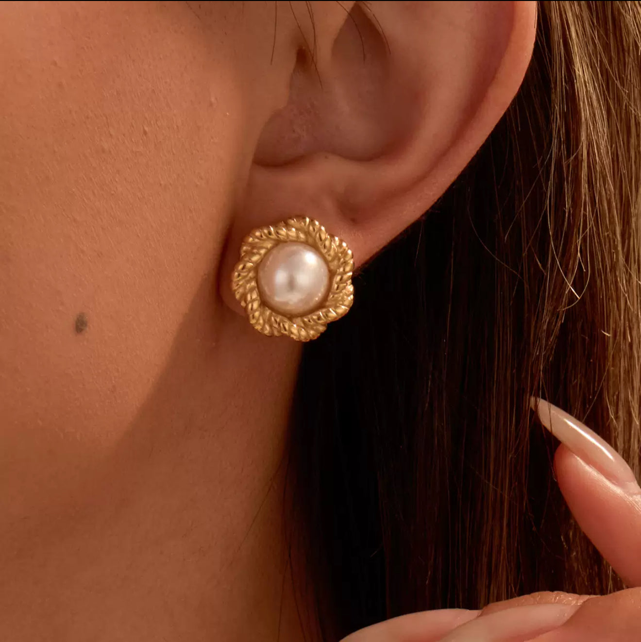 Classic Pearl Studs