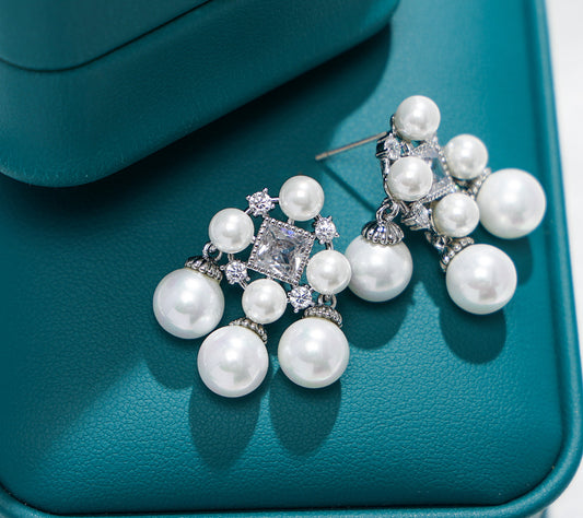 Timesless Pearl Earrings